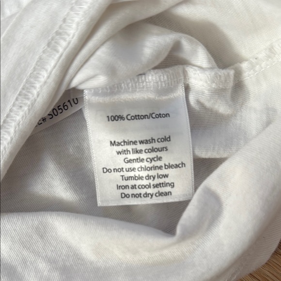 San Francisco Giants Hello Kitty T-Shirt - Picture 3 of 3